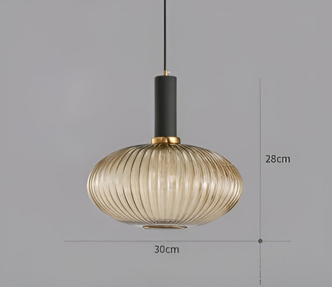 Plafonnier suspension vintage en verre strié, diffuse une lumière subtile et agréable.
