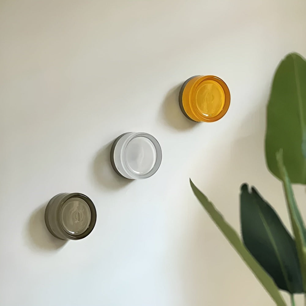 Lampe murale scandinave en verre avec LED, touche moderne pour décoration chambre.