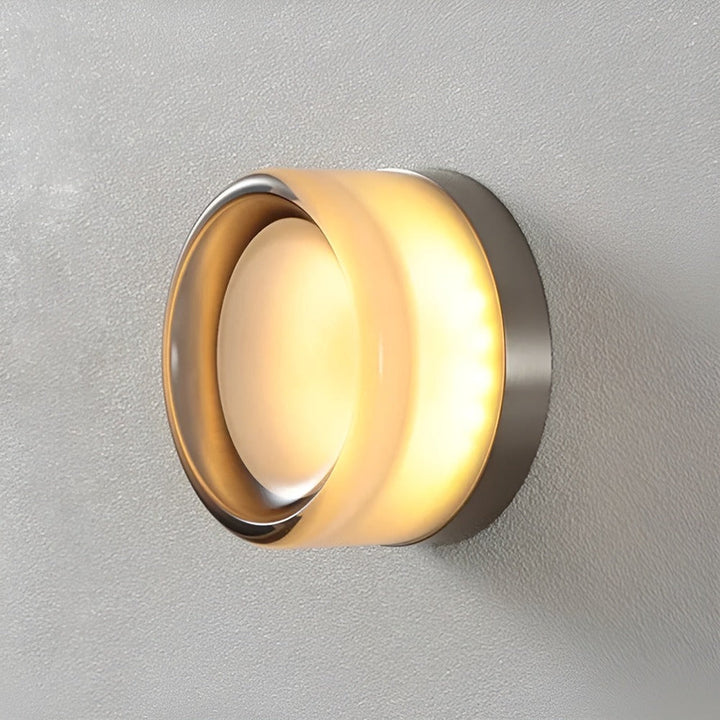 Applique LED en verre nordique, design élégant, idéale pour éclairage intérieur salon.