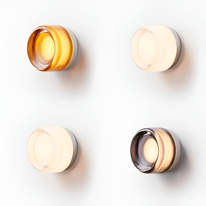Lampe murale LED élégante, verre scandinave, apporte lumière chaude à l'intérieur.