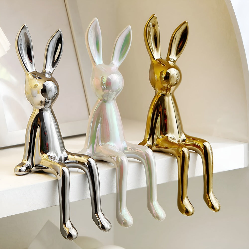 Lapin décoratif en céramique brillante. Statue élégante pour décoration intérieure et design moderne.