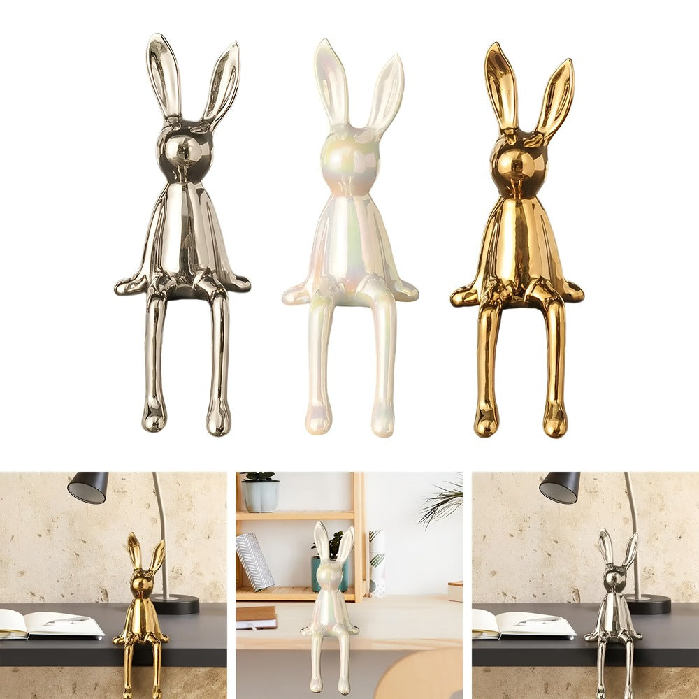 Ornement lapin en céramique brillante, reflète la lumière. Idéal pour un intérieur contemporain.
