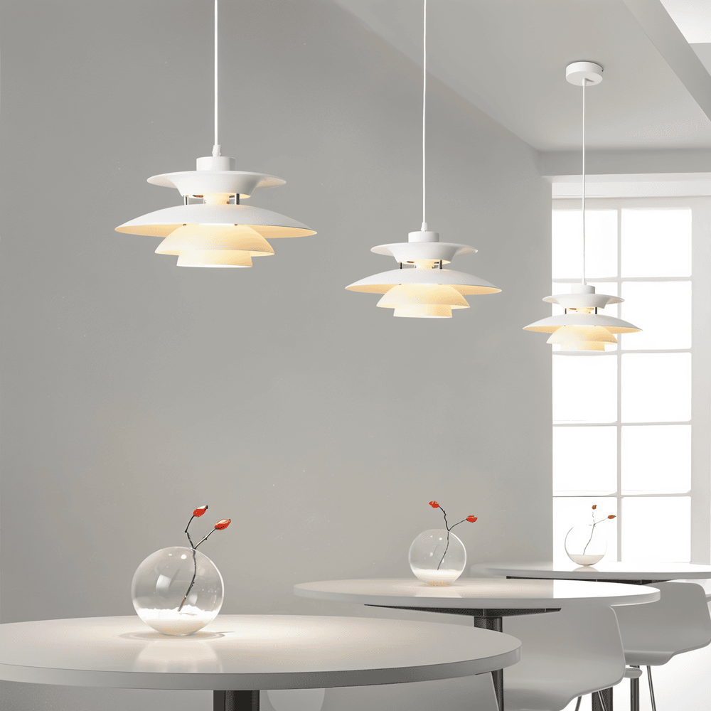 Suspension scandinave moderne, éclairage élégant pour salle à manger.
