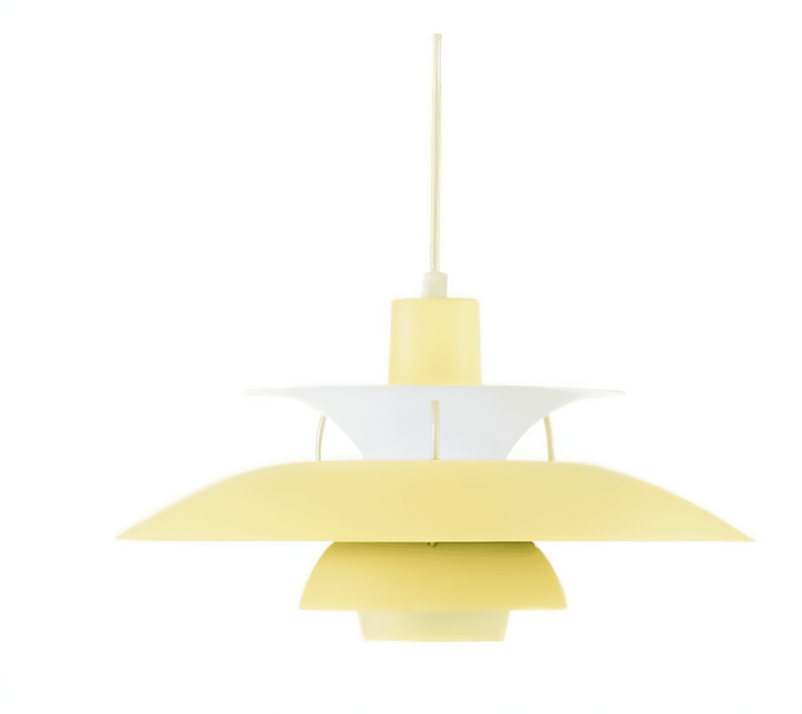 Plafonnier nordique chic, diffuse une lumière douce pour une ambiance cosy.