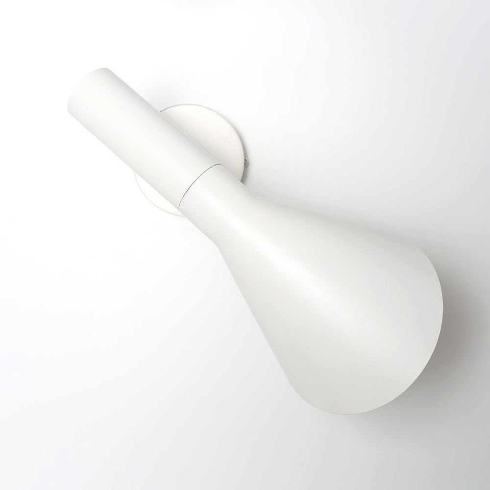Luminaire mural LED moderne, fonctionnel et ajustable, pour tout intérieur contemporain.