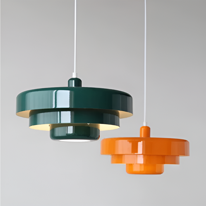 Lampe à suspension vintage en aluminium, style scandinave intemporel, pour déco intérieure.