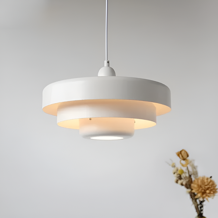 Suspension scandinave vintage avec éclairage LED intégré, design contemporain pour votre intérieur.