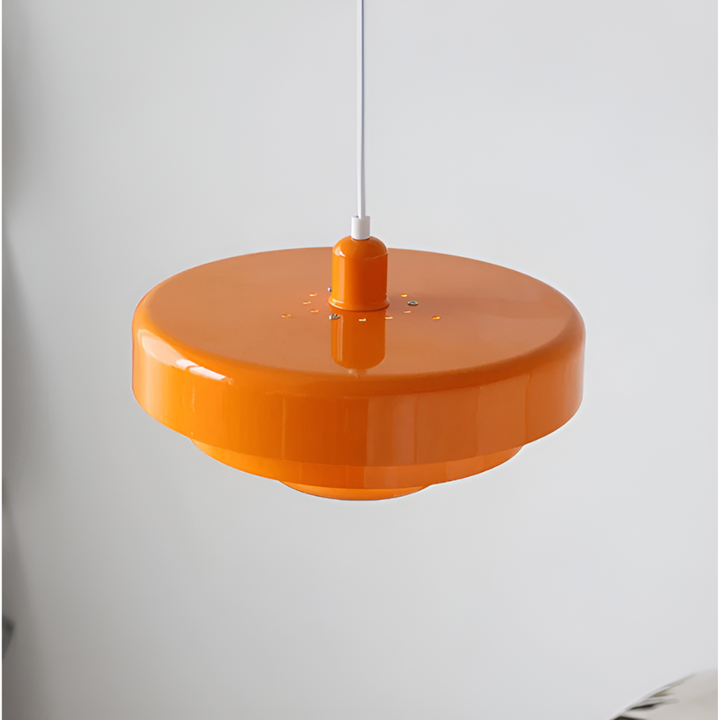Plafonnier suspension blanc, design scandinave épuré, lampe LED pour un éclairage doux.