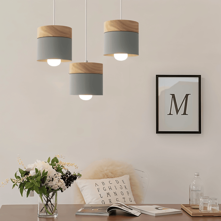 Lampe suspension cylindrique scandinave, parfaite pour un intérieur moderne et élégant.