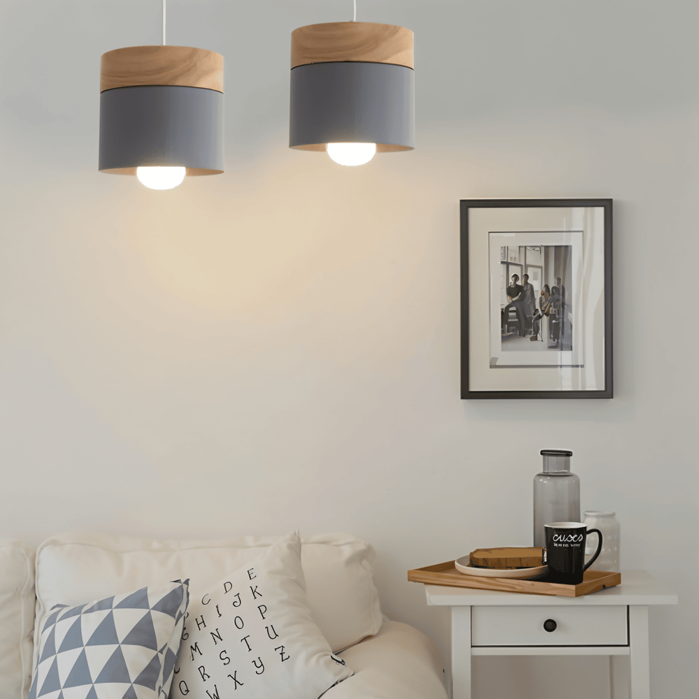 Suspension cylindrique moderne disponible en plusieurs couleurs, pour une déco personnalisée.