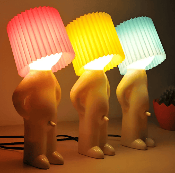 Lampe LED design artistique figuratif, apporte une touche moderne et chaleureuse à votre espace.
