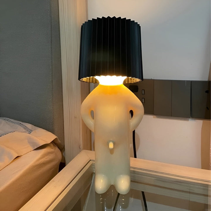 Créez une ambiance chaleureuse et douce avec cette lampe de table LED au design figuratif élégant.