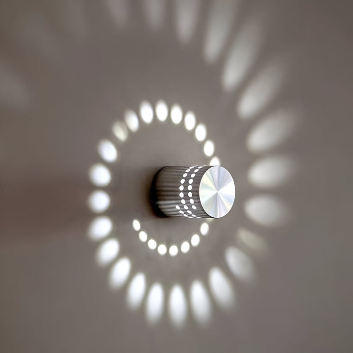 Éclairage mural LED design, cylindre à spirale lumineuse, parfait pour une décoration unique.