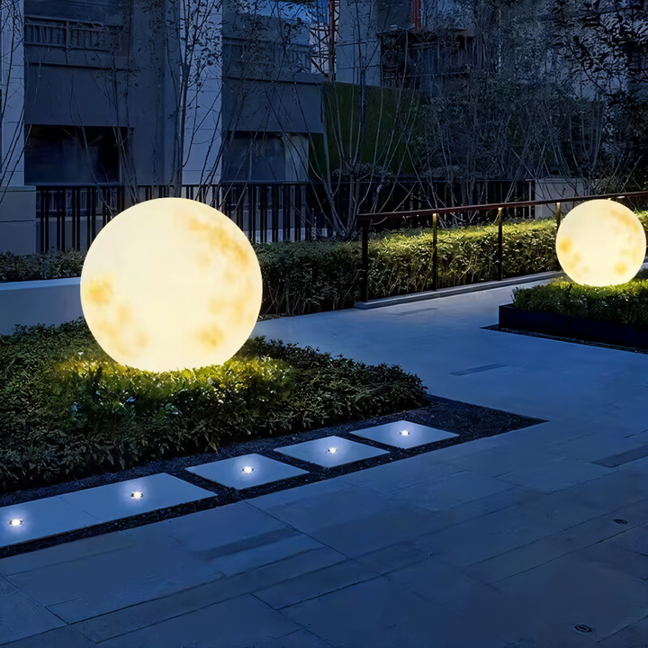 Décoration jardin: Lampe solaire lunaire LED IP65, éclairage extérieur écologique.