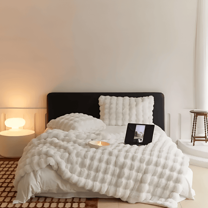 Couverture plaid ultra douce à carreaux, parfaite pour confort et décoration de chambre.