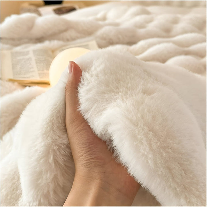 Chaleureuse couverture polaire, parfaite pour se blottir, douceur maison.