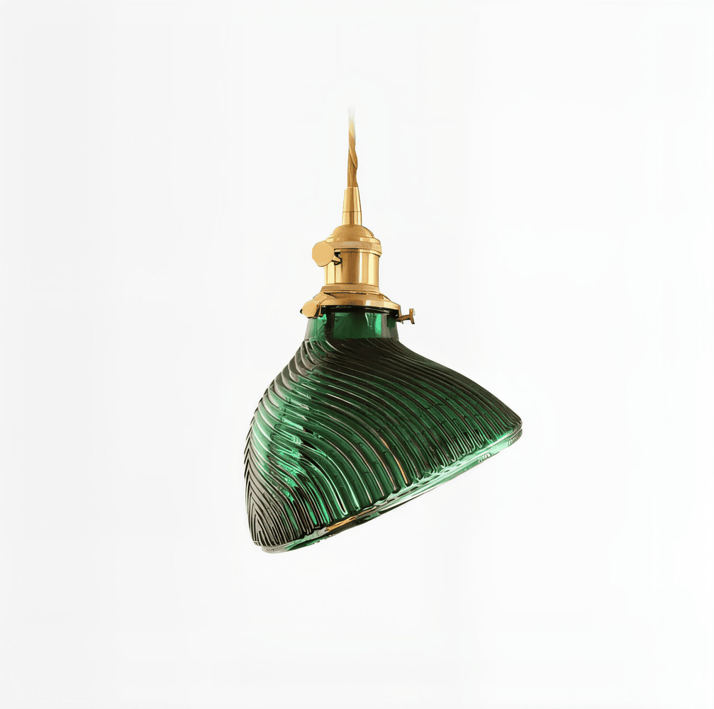 Lampe en verre vert strié, suspension design pour une décoration intérieure lumineuse et tendance.