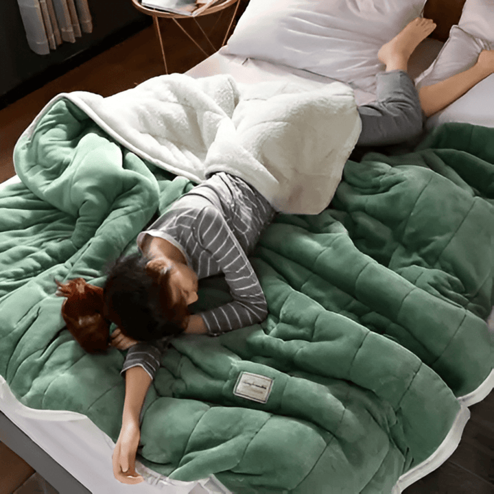 Couverture chaude polaire sherpa, parfaite nuits d'hiver ou soirées canapé, confort optimal pour votre maison.