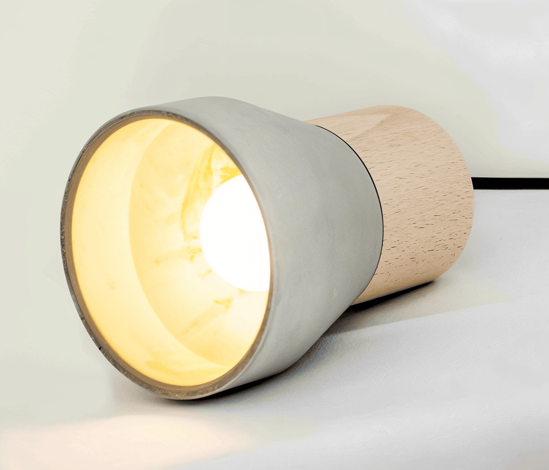Plafonnier moderne, éclairage design pour un salon ou une entrée, style raffiné.