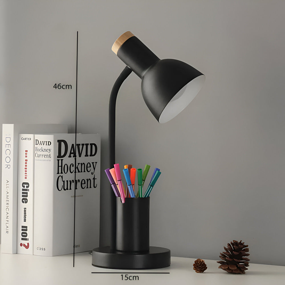 Lampe de table LED nordique avec base porte-stylo, lumière douce et réglable pour lecture ou travail.