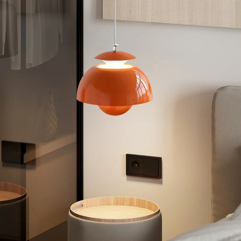 Luminaire suspension scandinave floral, ambiance chaleureuse pour intérieur moderne et élégant.