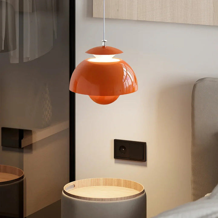 Luminaire suspension scandinave floral, ambiance chaleureuse pour intérieur moderne et élégant.