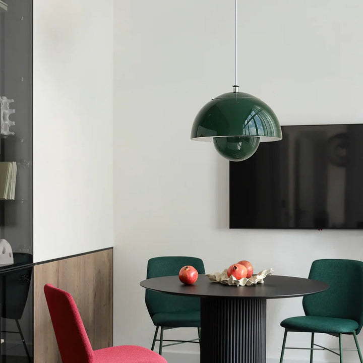 Plafonnier suspension nordique, idéal pour salle à manger, crée une luminosité douce et invitante.