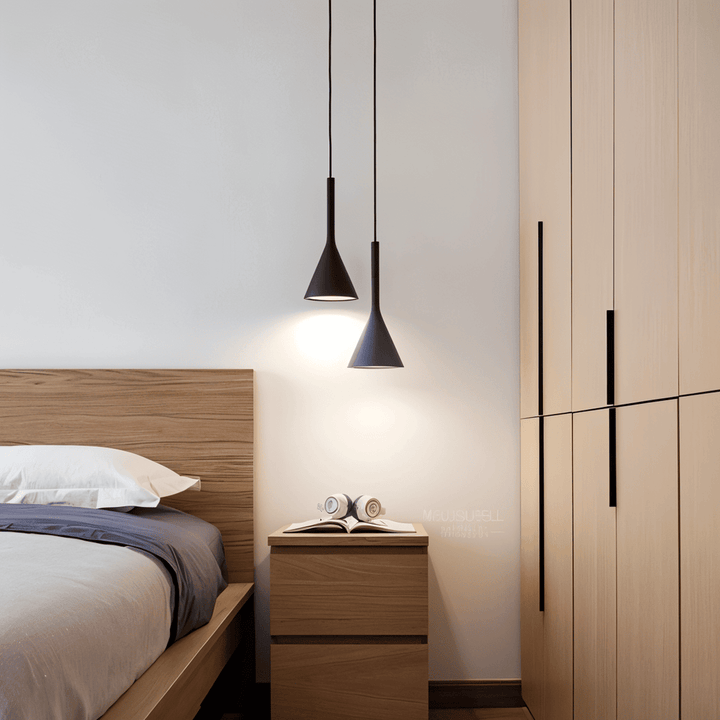 Luminaire suspendu design conique, ambiance nordique pour chambre à coucher.
