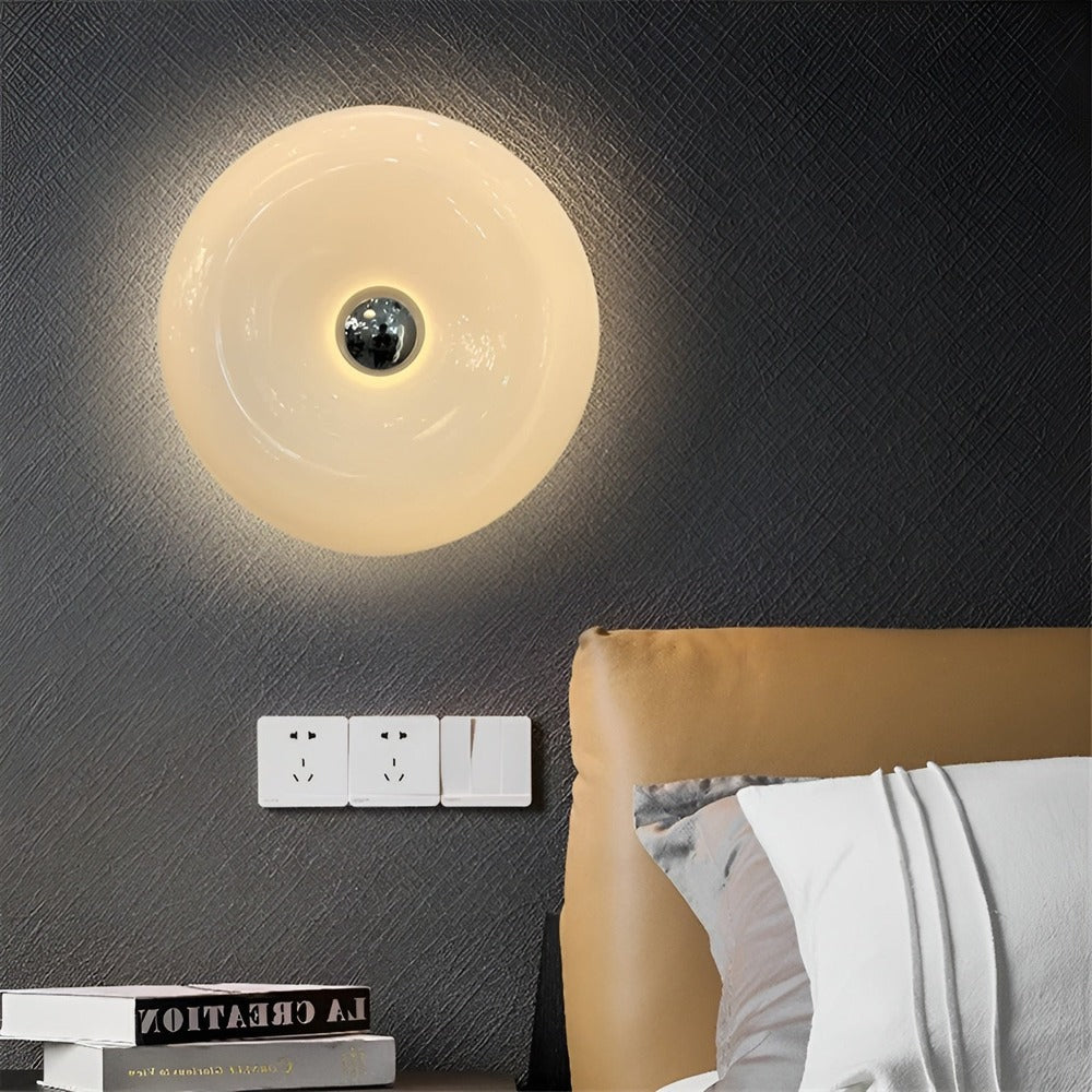 Lampe scandinave Donut en verre blanc, moderne, idéale comme élément décoratif.