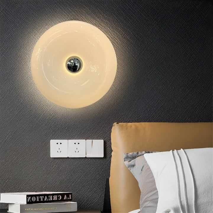Lampe scandinave Donut en verre blanc, moderne, idéale comme élément décoratif.