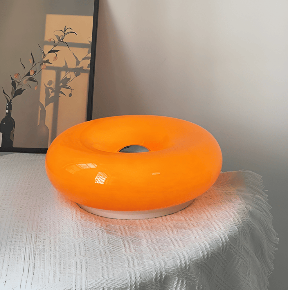 Élégante lampe Donut en verre, bicolore orange et blanc, parfaite pour table ou mur.