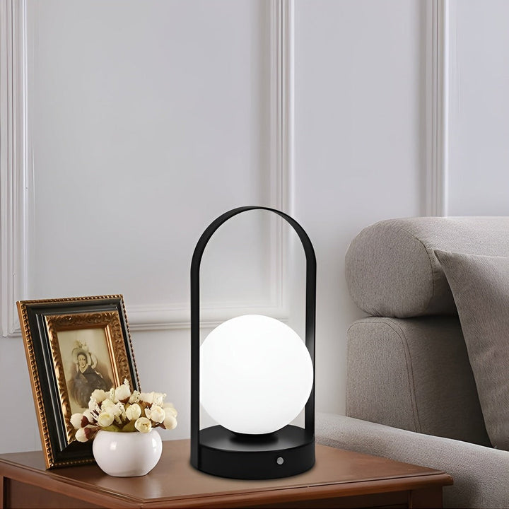 Lampe de table sans fil LED avec globe, design moderne, rechargeable et dimmable. Éclairage d'intérieur élégant.