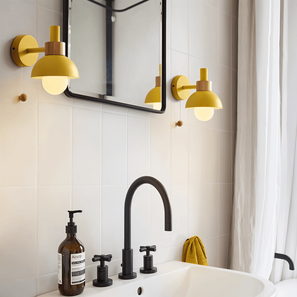 Lampe murale design nordique, lumière douce, interrupteur à cordon, parfaite pour décoration intérieure.