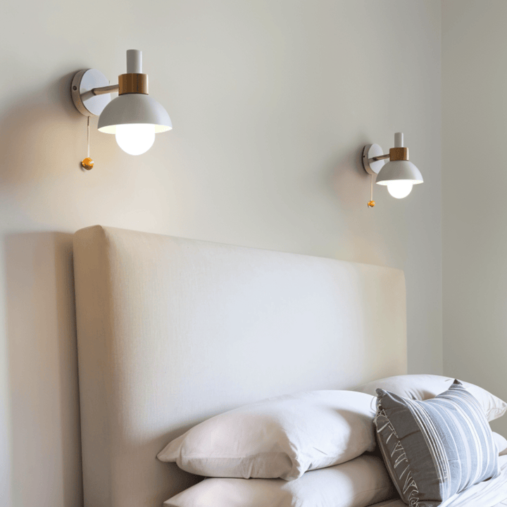Éclairage décoratif pastel, lampe murale moderne, ambiance chaleureuse pour chambre d'enfant ou salon.