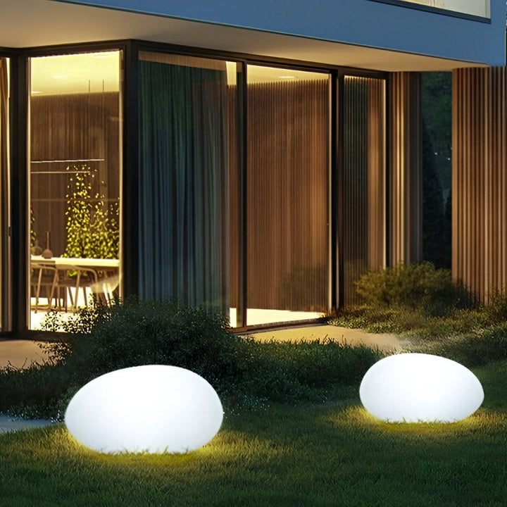 Lampe solaire de jardin effet pierre, lumière LED durable et économique.