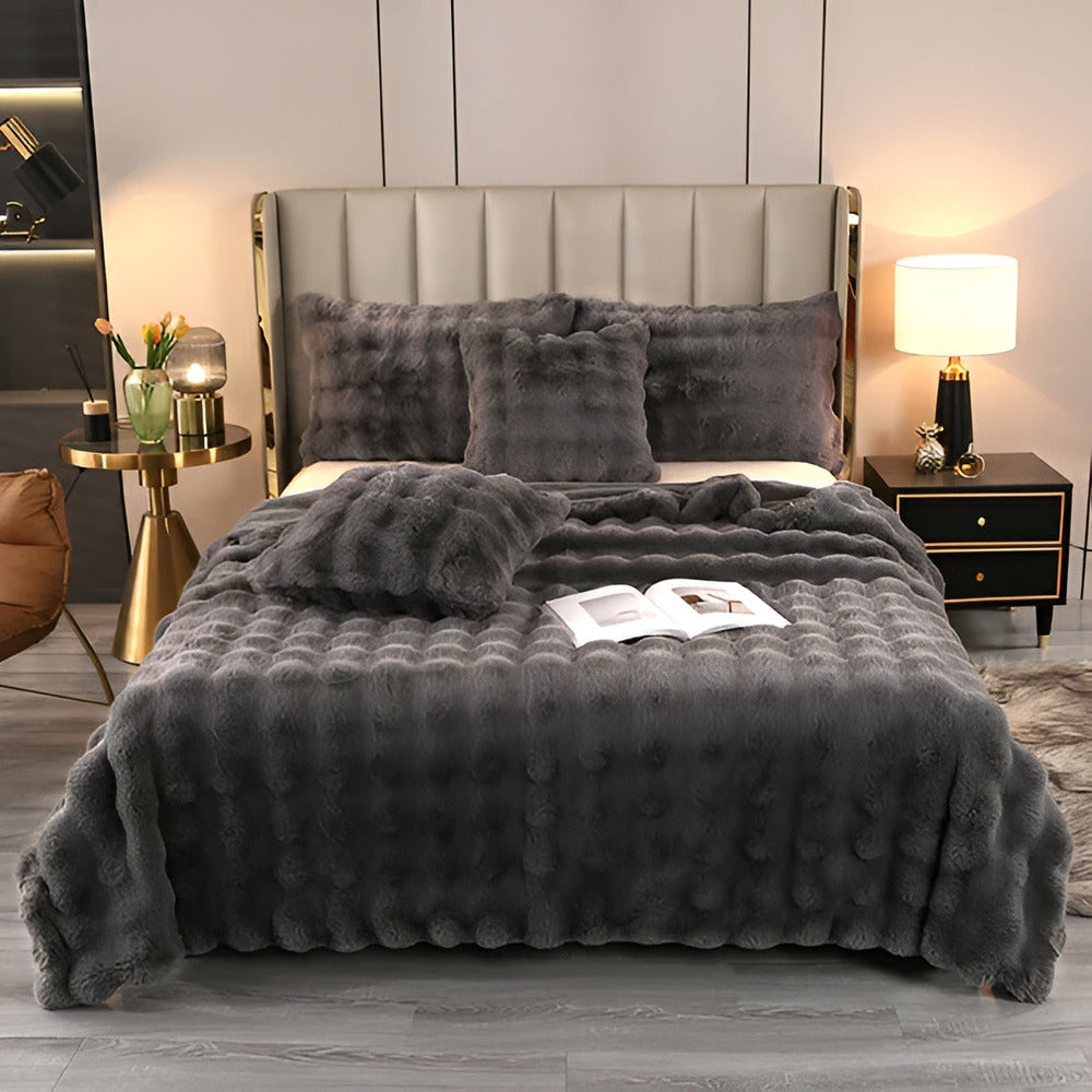 Plaid écossais en polaire pour un confort optimal. Apporte chaleur et style à votre canapé ou lit, ambiance cosy.