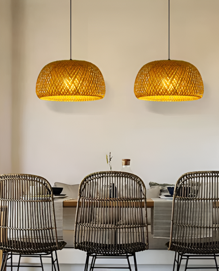 Luminaire suspension façonné faitmain, lumière d'ambiance décorative pour intérieur moderne.