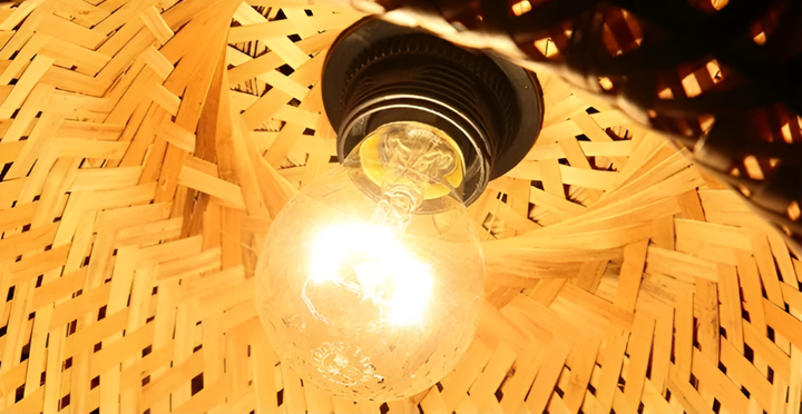 Suspension luminaire façonné, éclairage d'ambiance design pour une chambre ou un bureau moderne.