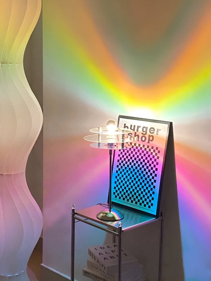 Lampe de table design moderne Rays, idéale pour un éclairage d'ambiance subtil et sophistiqué.