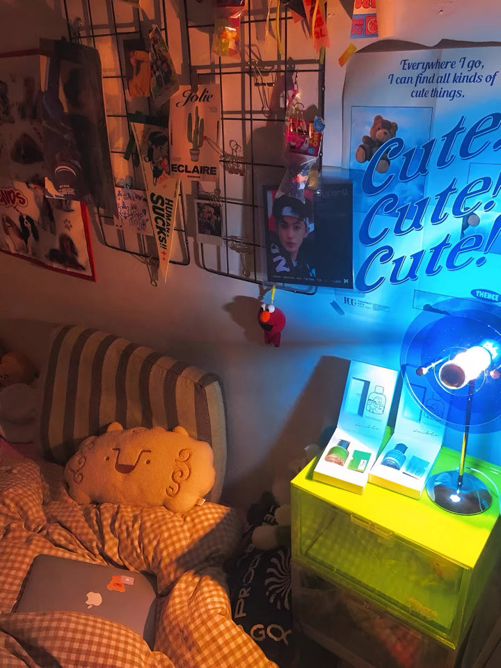 Lampe de bureau rétro Rays, avec éclairage LED doux, parfaite pour la lecture ou le travail créatif.
