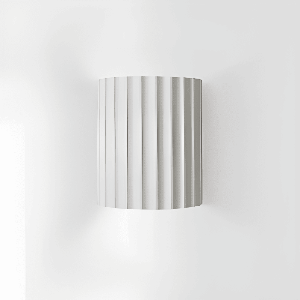 Applique murale LED, design minimaliste et chic, pour un éclairage d'ambiance moderne dans toute pièce.