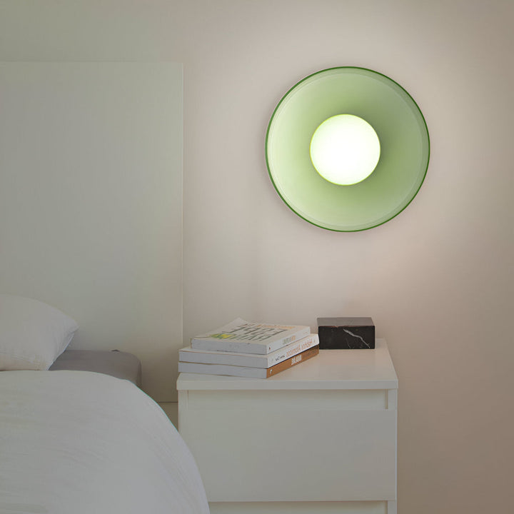 Lampe de plafond LED ronde, installation facile, design épuré et intemporel.