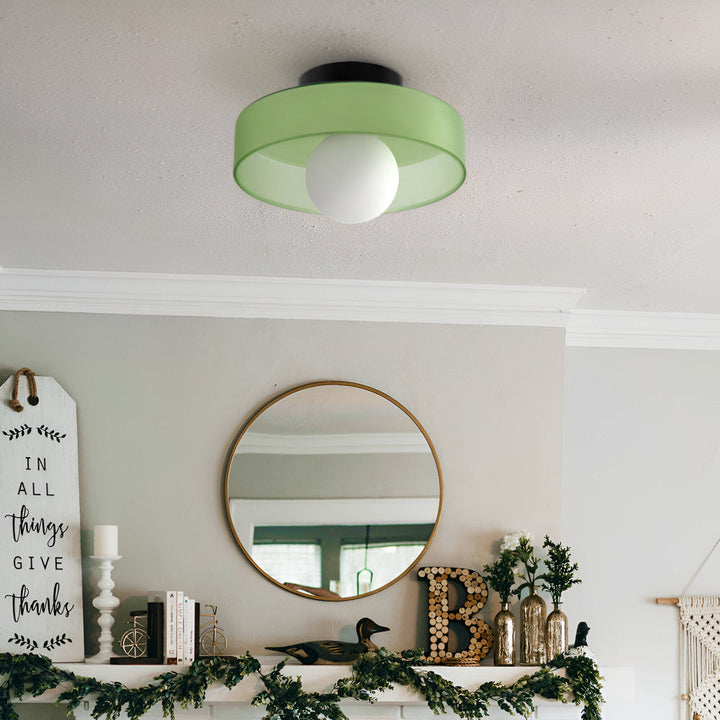 Plafonnier LED rond élégant, design moderne pour chambre à coucher relaxante.