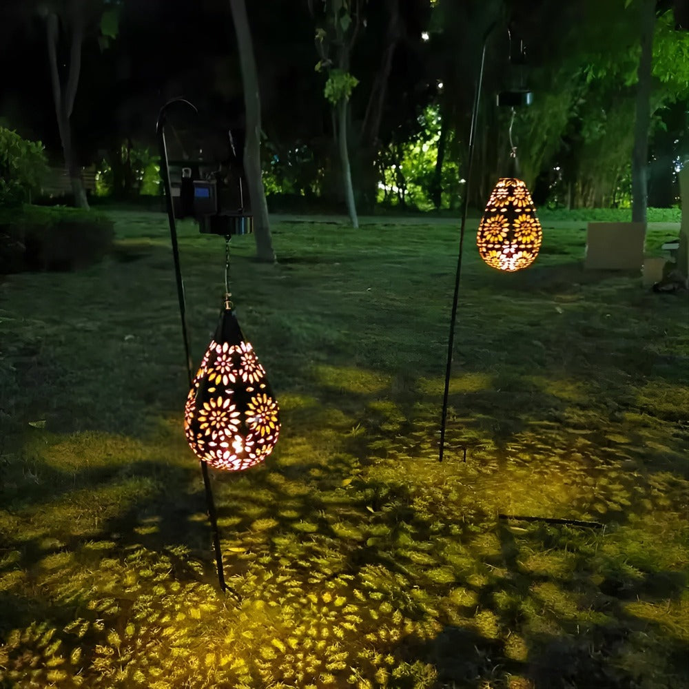 Lanterne solaire décorative en métal polyvalente pour jardin, balcon ou terrasse, avec éclairage LED.