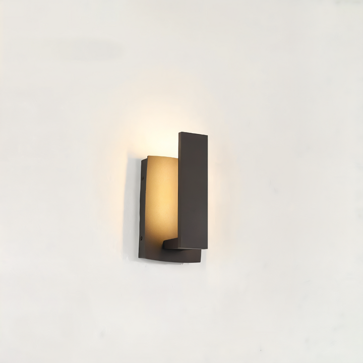 Applique murale Noctira LED, étanche, design minimaliste pour éclairage extérieur résistant aux intempéries.