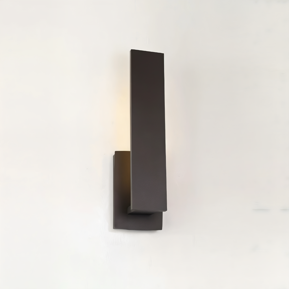Éclairage extérieur moderne, applique murale LED étanche, design minimaliste scandinave pour façade.
