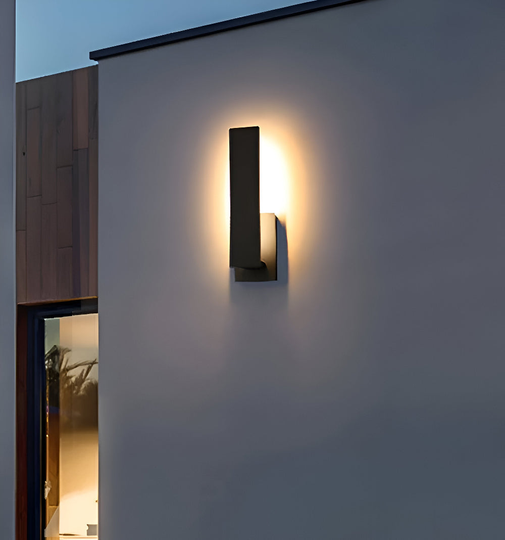Éclairage jardin LED, applique murale extérieure design scandinave, étanche et résistante.