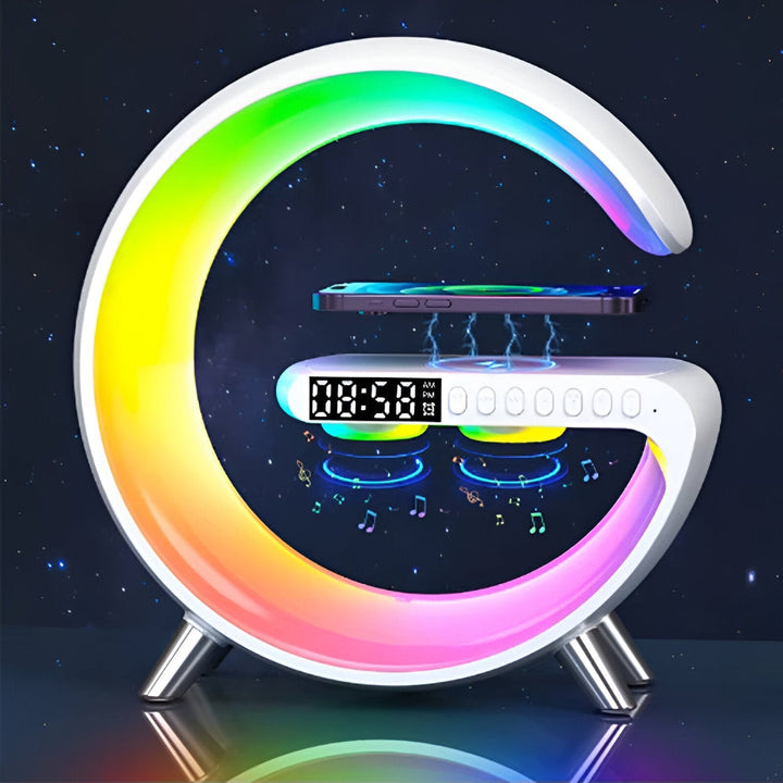 Cadeau moderne: lampe de nuit G décorative avec chargeur sans fil, horloge et enceinte pour une chambre stylée.
