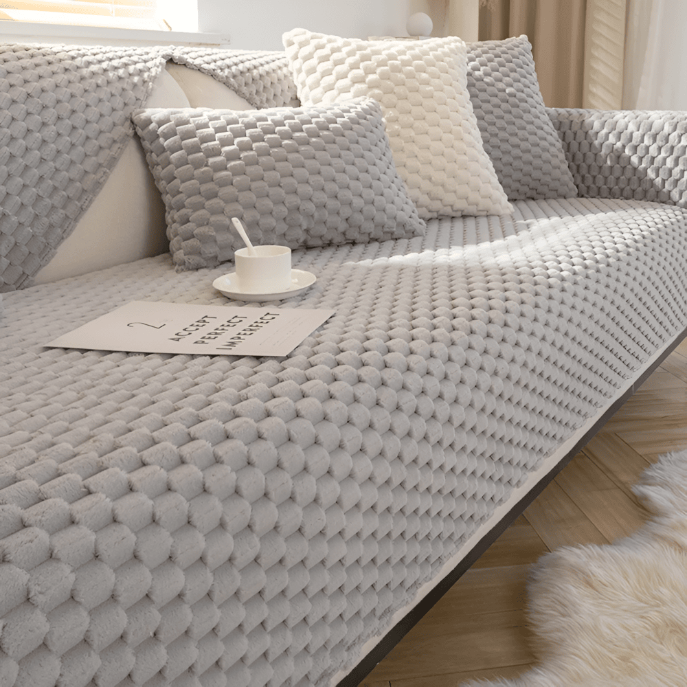 Housse de canapé antidérapante en nid d'abeille beige pour protection et style moderne de votre salon.