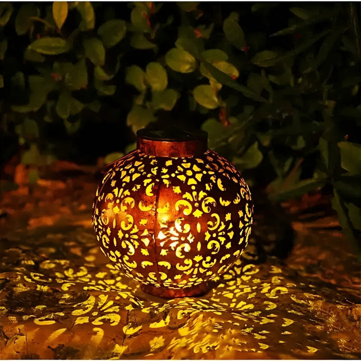 Lampe solaire vintage suspendue pour jardin et terrasse, éclairage extérieur décoratif, atmosphère. Résistante IP65.